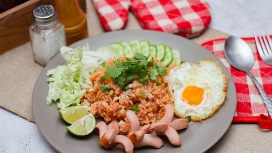 How Many Calories Should Lunch Be to Hit Your Fitness Goals?